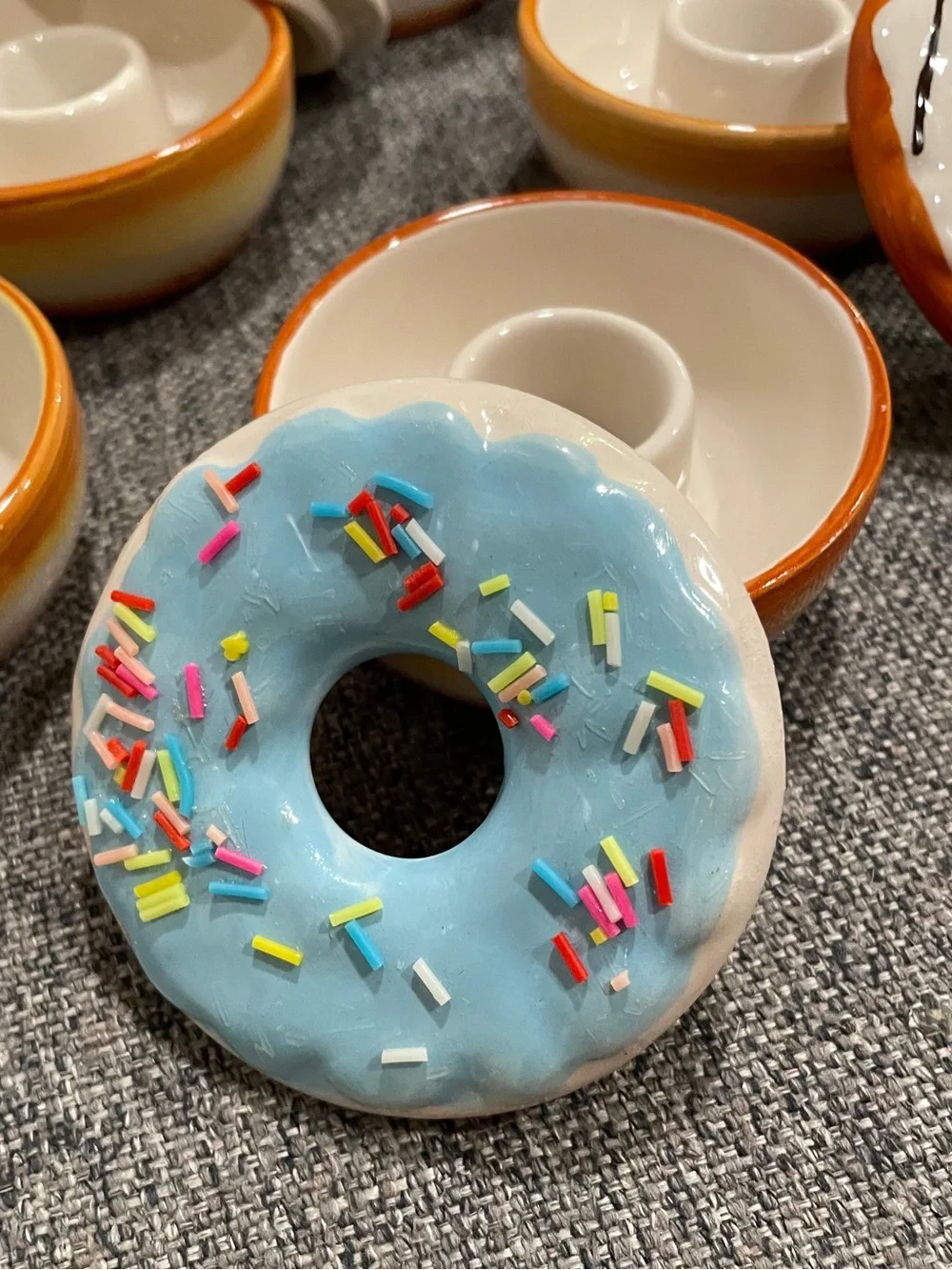Ceramic Donut Pastry Shape trinket dishes - set of 6. Sprinkle frosting details!